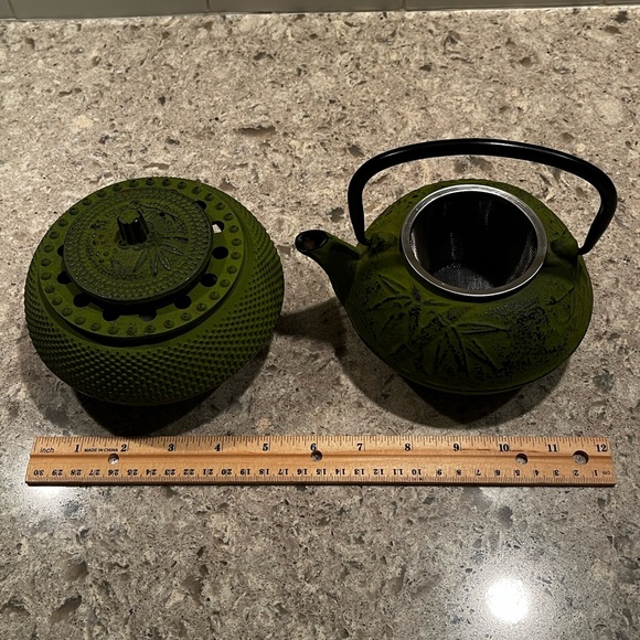 ‼️SOLD‼️Japanese Cast Iron Teapot with Keep Hot Tea Light Base Removable Trivet - Picture 7 of 15